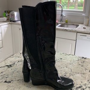 Nine West black wedge rainboots